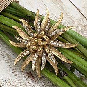 Unsigned CORO Chrysanthemum Flower Brooch